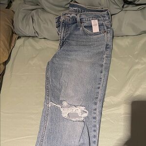 NWT Old Navy Light Blue mid-rise Boyfriend Loose fit Jeans size 6